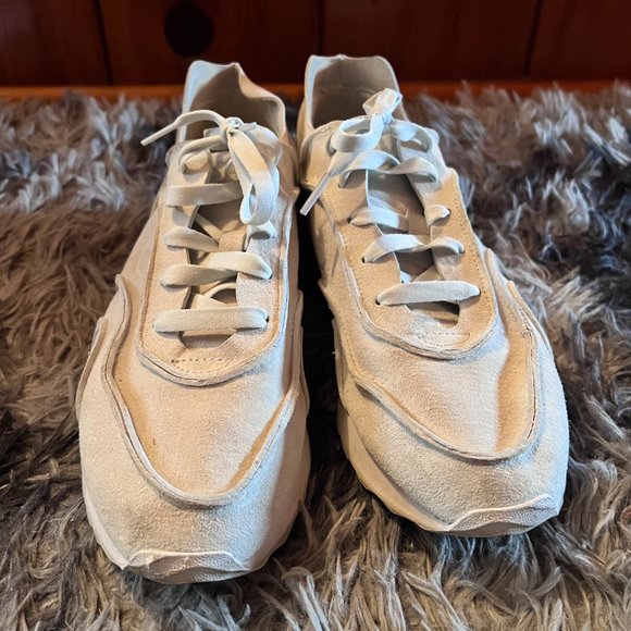 *GENTLY WORN* Leather Nike's - Picture 2 of 3